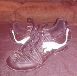 Black puma sneakers.
